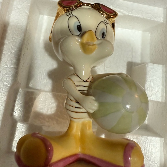 Lenox ‘Sun ‘n Fun’ Tweety Collectible - Picture 9 of 9